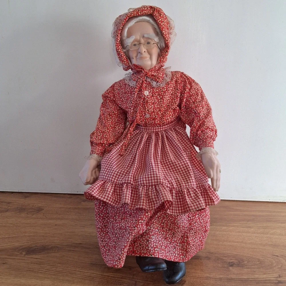 Vintage Porcelain Grandmother Grandfather Dolls Seated on Wooden Chairs Pair 23